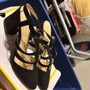 Elegant Black Strappy Women's Heels
Text me 475-344-9803